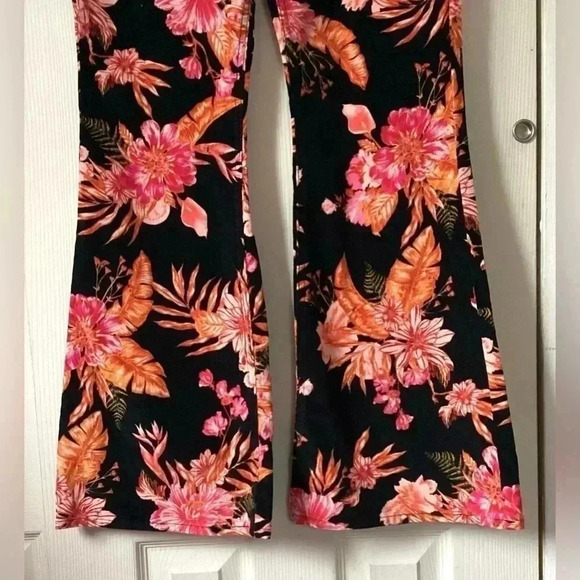 NWT No Boundaries Size  L (11-13) Super High Rise Corduroy Pull On Flare Legs - Picture 6 of 9